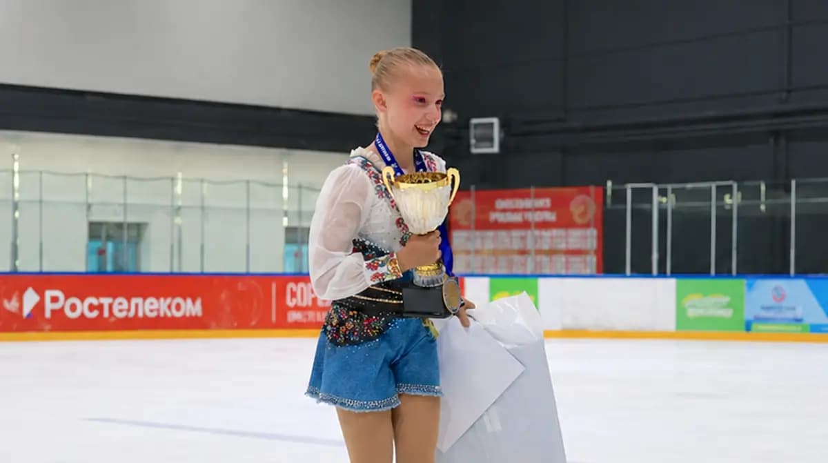 Группа детей занимается хореографией у станка